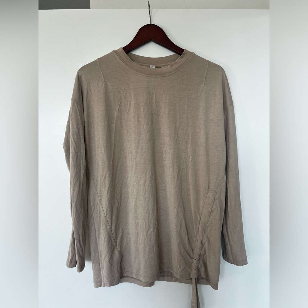 Lululemon side cinched long sleeve top